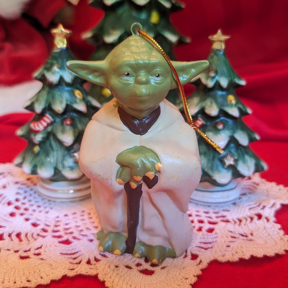2005 Lucas Film Ltd Yoda Christmas Ornament Ceramic Star Wars Figurine